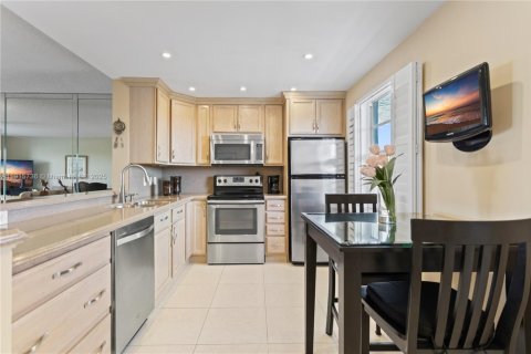 Condo in Dania Beach, Florida, 2 bedrooms  № 1970758 - photo 4