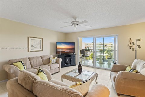 Condo in Dania Beach, Florida, 2 bedrooms  № 1970758 - photo 13