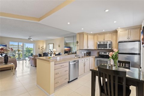 Condo in Dania Beach, Florida, 2 bedrooms  № 1970758 - photo 1