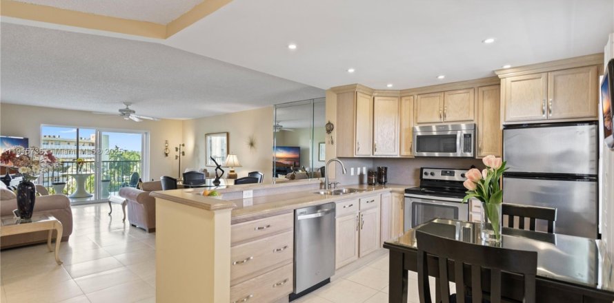 Condo in Dania Beach, Florida, 2 bedrooms  № 1970758