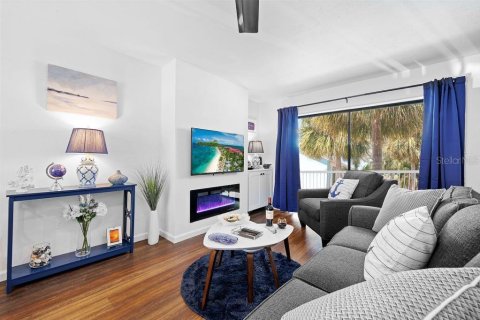 Condo in Saint Petersburg, Florida, 2 bedrooms  № 2204226 - photo 4