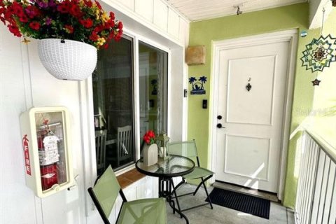 Condo in Saint Petersburg, Florida, 2 bedrooms  № 2204226 - photo 2