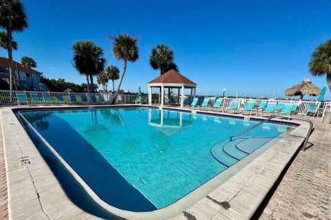 Condo in Saint Petersburg, Florida, 2 bedrooms  № 2204226 - photo 22