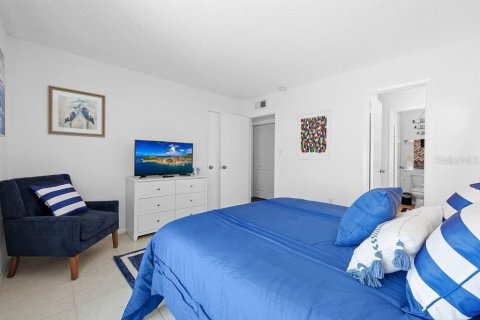 Condo in Saint Petersburg, Florida, 2 bedrooms  № 2204226 - photo 16