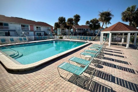 Condo in Saint Petersburg, Florida, 2 bedrooms  № 2204226 - photo 29
