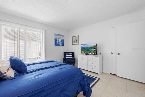 Condo in Saint Petersburg, Florida, 2 bedrooms  № 2204226 - photo 15