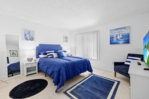 Condo in Saint Petersburg, Florida, 2 bedrooms  № 2204226 - photo 14