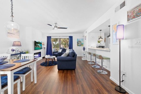 Condo in Saint Petersburg, Florida, 2 bedrooms  № 2204226 - photo 6