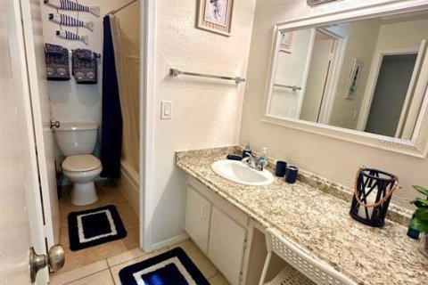 Condo in Saint Petersburg, Florida, 2 bedrooms  № 2204226 - photo 17