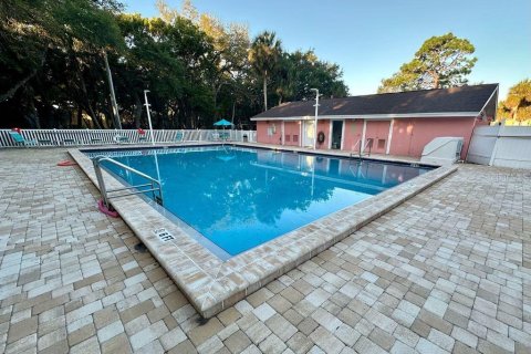 Condo in Saint Petersburg, Florida, 2 bedrooms  № 2204226 - photo 30