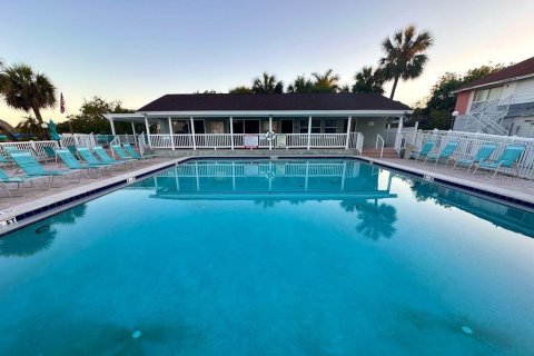 Condo in Saint Petersburg, Florida, 2 bedrooms  № 2204226 - photo 27