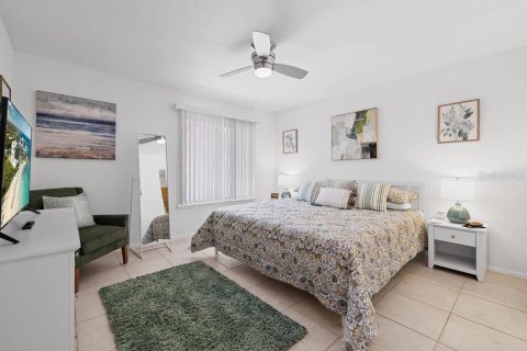 Condo in Saint Petersburg, Florida, 2 bedrooms  № 2204226 - photo 11