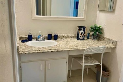 Condo in Saint Petersburg, Florida, 2 bedrooms  № 2204226 - photo 19