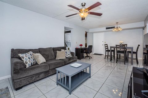 Condominio en alquiler en Brandon, Florida, 2 dormitorios, 85.93 m2 № 1866515 - foto 13