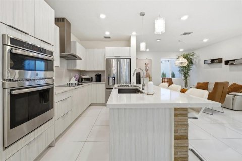 Touwnhouse à louer à Doral, Floride: 3 chambres, 221.01 m2 № 1955396 - photo 12