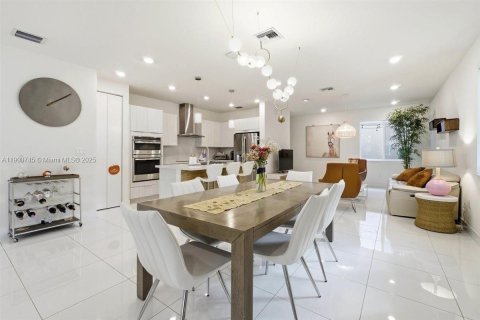 Touwnhouse à louer à Doral, Floride: 3 chambres, 221.01 m2 № 1955396 - photo 14