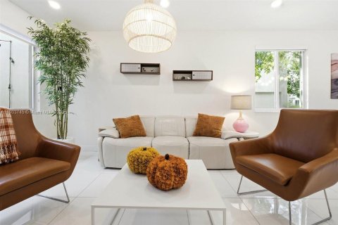 Touwnhouse à louer à Doral, Floride: 3 chambres, 221.01 m2 № 1955396 - photo 16