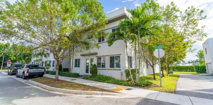 Touwnhouse à LANDMARK à Doral, Floride 3 chambres, 221.01 m2 № 1955396