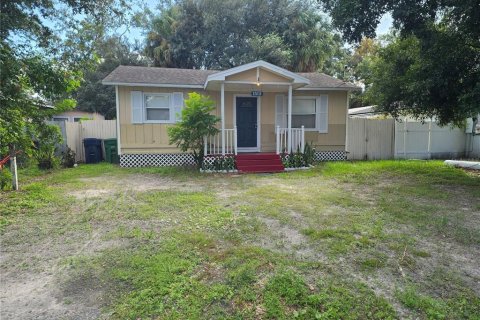 Villa ou maison à Tampa, Floride 3 chambres, 93.37 m2 № 2425387