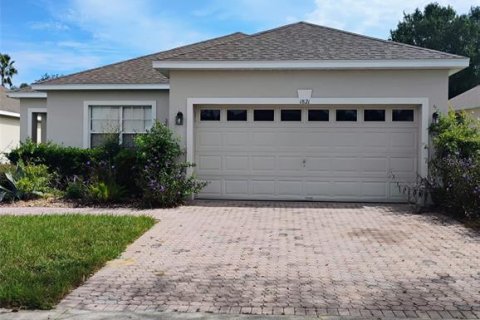 House in Davenport, Florida 4 bedrooms, 135.36 sq.m. № 2393910