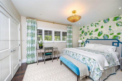 House in Coral Gables, Florida 4 bedrooms, 335.28 sq.m. № 1964249 - photo 22