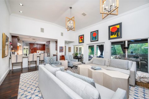 House in Coral Gables, Florida 4 bedrooms, 335.28 sq.m. № 1964249 - photo 7
