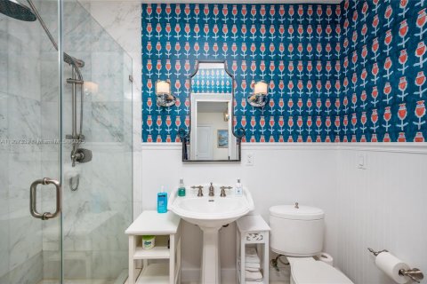 House in Coral Gables, Florida 4 bedrooms, 335.28 sq.m. № 1964249 - photo 25