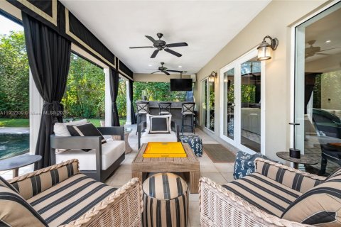House in Coral Gables, Florida 4 bedrooms, 335.28 sq.m. № 1964249 - photo 30