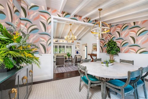 House in Coral Gables, Florida 4 bedrooms, 335.28 sq.m. № 1964249 - photo 9