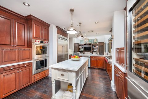 House in Coral Gables, Florida 4 bedrooms, 335.28 sq.m. № 1964249 - photo 5