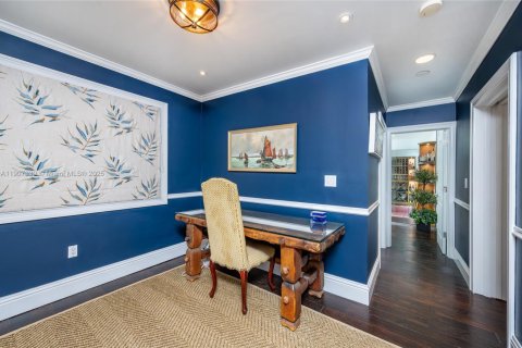 House in Coral Gables, Florida 4 bedrooms, 335.28 sq.m. № 1964249 - photo 26