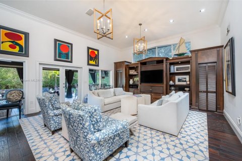 House in Coral Gables, Florida 4 bedrooms, 335.28 sq.m. № 1964249 - photo 8