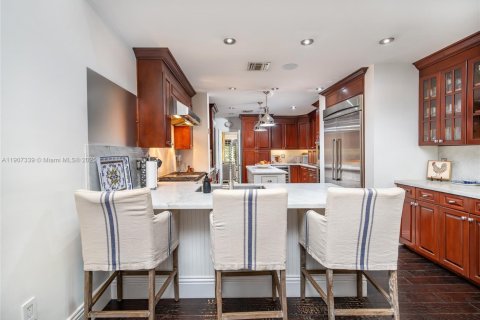 House in Coral Gables, Florida 4 bedrooms, 335.28 sq.m. № 1964249 - photo 4