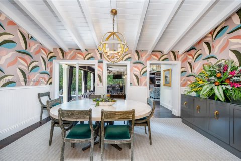 House in Coral Gables, Florida 4 bedrooms, 335.28 sq.m. № 1964249 - photo 10