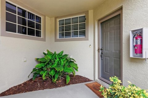 Condo in Port Charlotte, Florida, 3 bedrooms  № 2398560 - photo 4