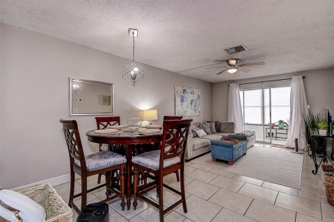 Condo in Clearwater, Florida, 2 bedrooms  № 1322719 - photo 6