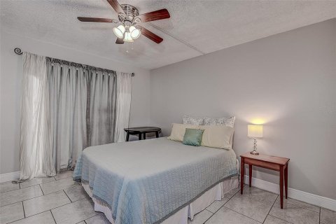 Condo in Clearwater, Florida, 2 bedrooms  № 1322719 - photo 16