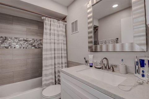 Condo in Clearwater, Florida, 2 bedrooms  № 1322719 - photo 19