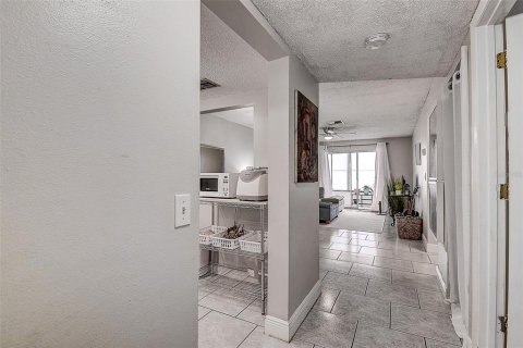 Condo in Clearwater, Florida, 2 bedrooms  № 1322719 - photo 5