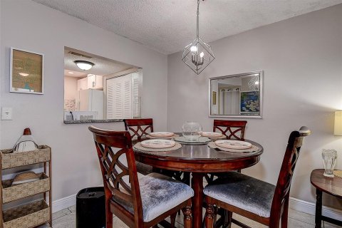 Condo in Clearwater, Florida, 2 bedrooms  № 1322719 - photo 8