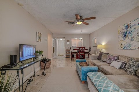 Condo in Clearwater, Florida, 2 bedrooms  № 1322719 - photo 11