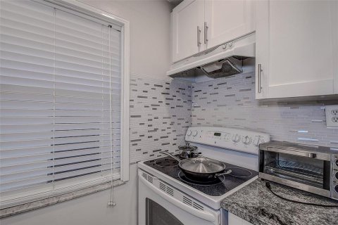Condo in Clearwater, Florida, 2 bedrooms  № 1322719 - photo 14