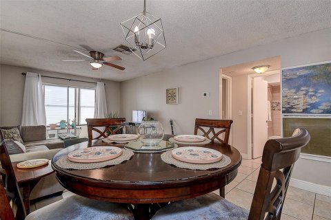 Condo in Clearwater, Florida, 2 bedrooms  № 1322719 - photo 9