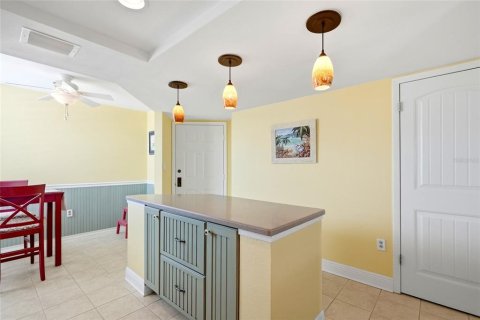 Condo in South Pasadena, Florida, 2 bedrooms  № 2314885 - photo 19