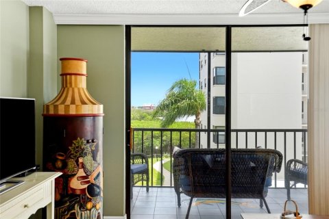 Condo in South Pasadena, Florida, 2 bedrooms  № 2314885 - photo 9