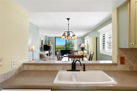 Condo in South Pasadena, Florida, 2 bedrooms  № 2314885 - photo 3