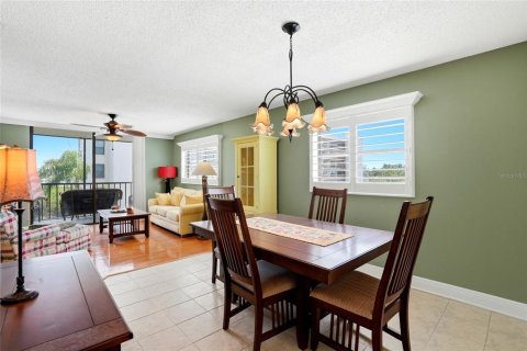 Condo in South Pasadena, Florida, 2 bedrooms  № 2314885 - photo 5