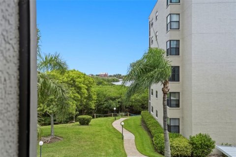 Condo in South Pasadena, Florida, 2 bedrooms  № 2314885 - photo 26