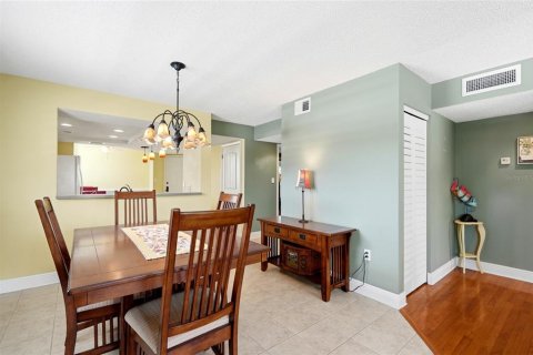 Condo in South Pasadena, Florida, 2 bedrooms  № 2314885 - photo 7