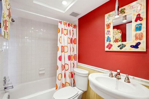 Condo in South Pasadena, Florida, 2 bedrooms  № 2314885 - photo 16